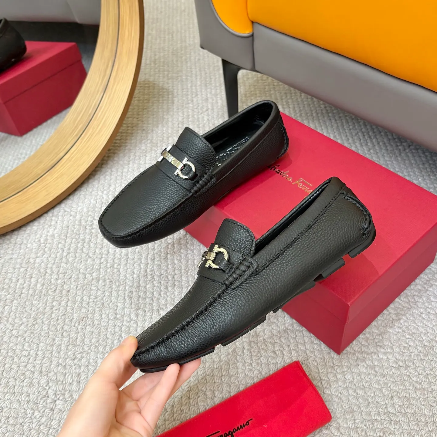 Men's men's shoes 💰420 (Yangli) Ferragamo 〰Ferragamo 2⃣️0⃣️2⃣️5️⃣ New series 👊🏻 Upper 🇮🇹 Italian imported calfskin, original outsole molding. Water-dyed sheepskin lining. The identity of every successful man is set off, and the upper and lower shoes are elegant and stable🚶🏻🚶🏻The high-end custom counter original replica is an eternal classic🔍️Number of codes: 38-46 with counter packaging